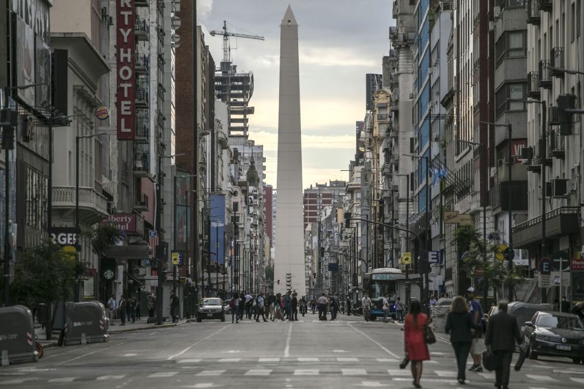 Gobierno argentino estima que la inflación en el 2023 bordeará el 200 %